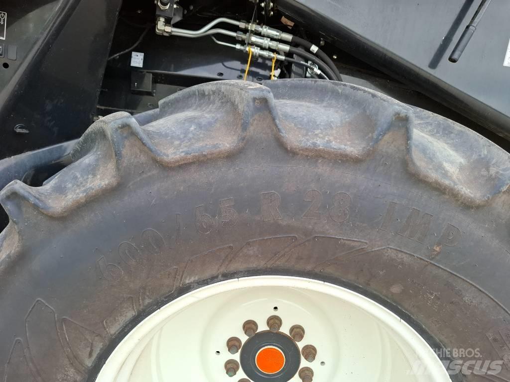 New Holland CX8.70 Kombinované zberacie stroje