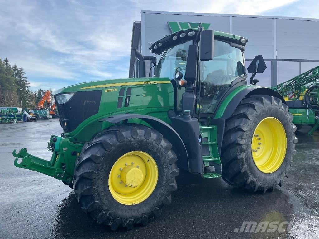 John Deere 6230R Traktory