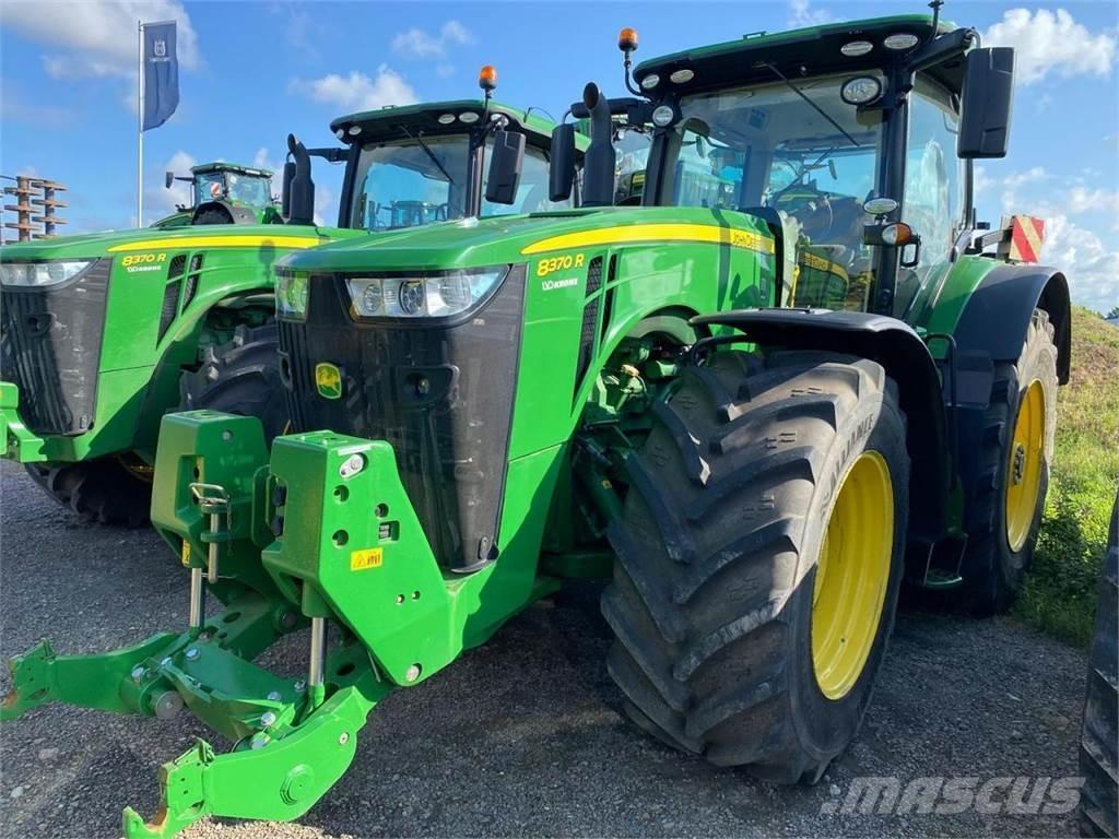 John Deere 8370R Traktory