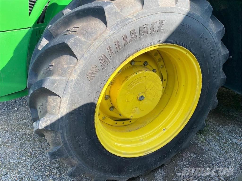John Deere 8370R Traktory