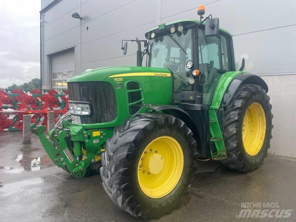 John Deere 7530 Traktory