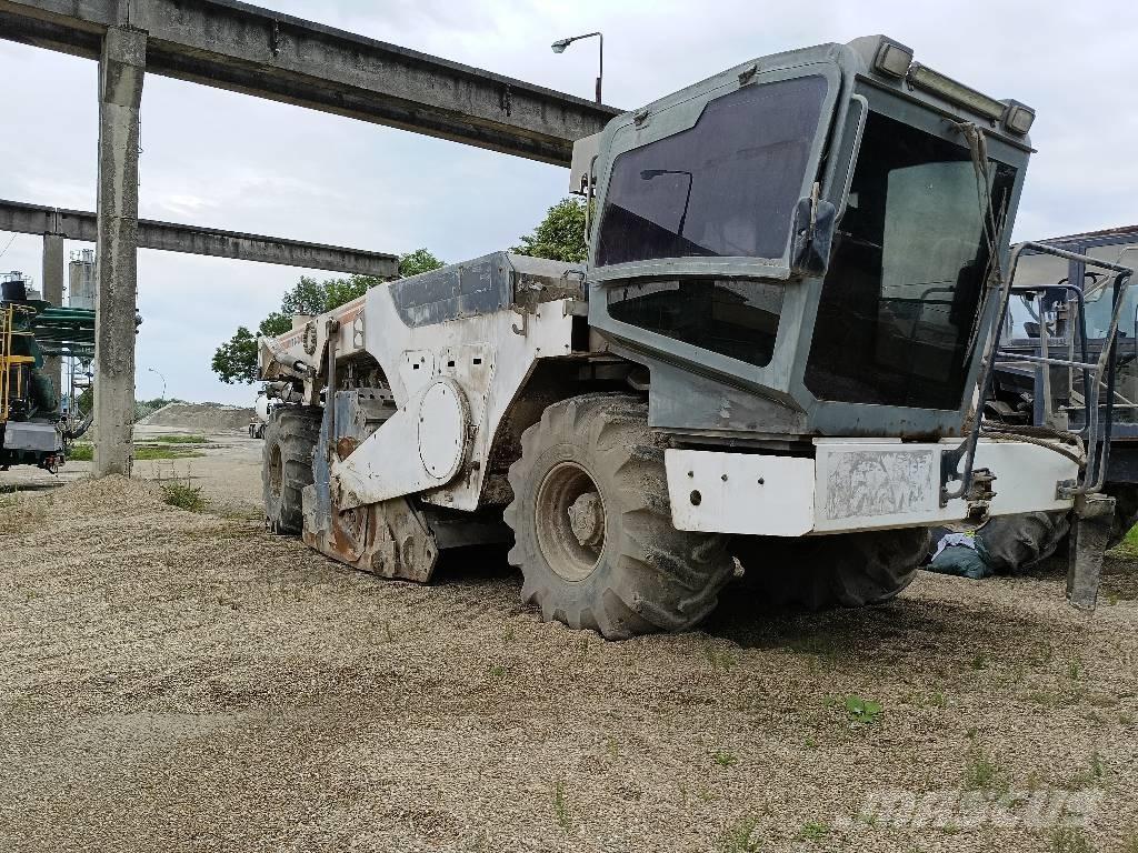 Wirtgen WR 2400 Recyklovače asfaltu