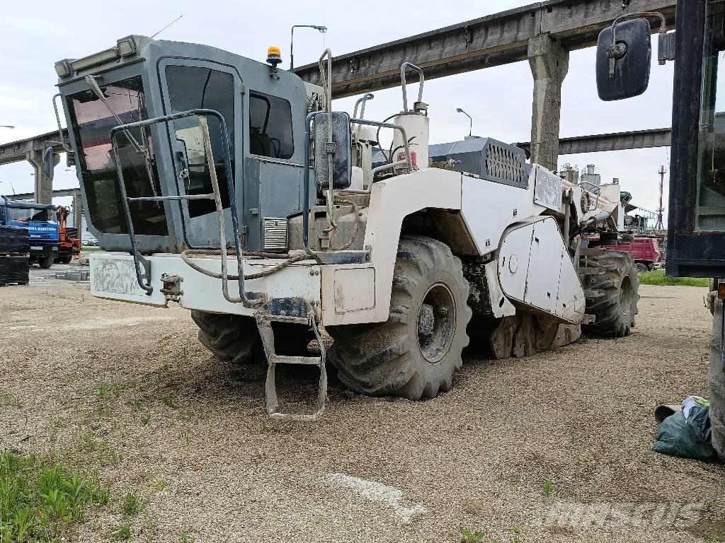 Wirtgen WR 2400 Recyklovače asfaltu