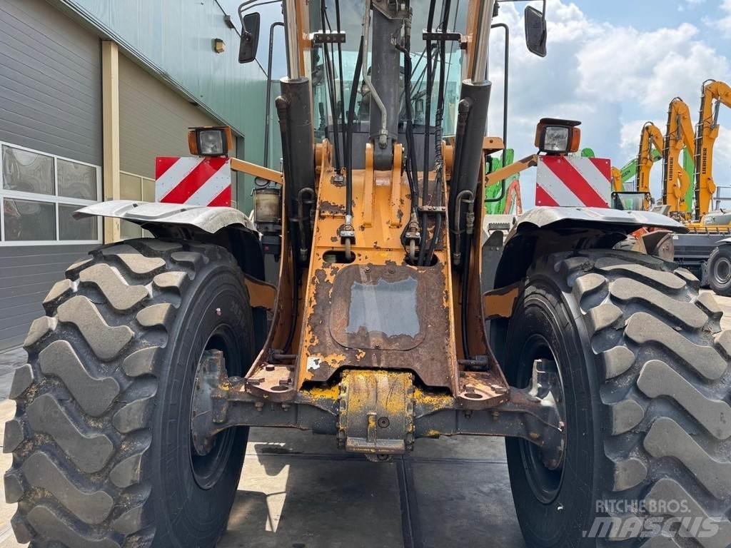 CASE 621F XR Kolesové nakladače