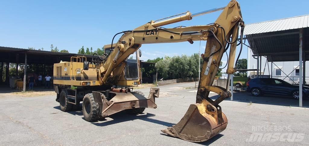CAT 214 B Kolesové rýpadlá