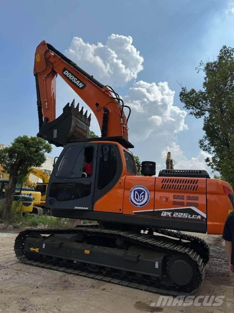 Doosan DX 225 LCA Midi rýpadlá 7 t - 12 t