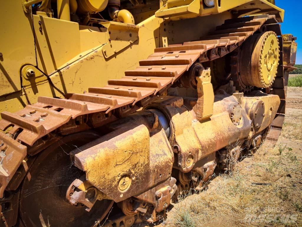 CAT D10 Pásové dozéry