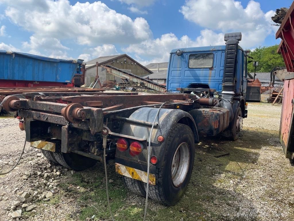 Scania 82M Lanový nosič kontajnerov