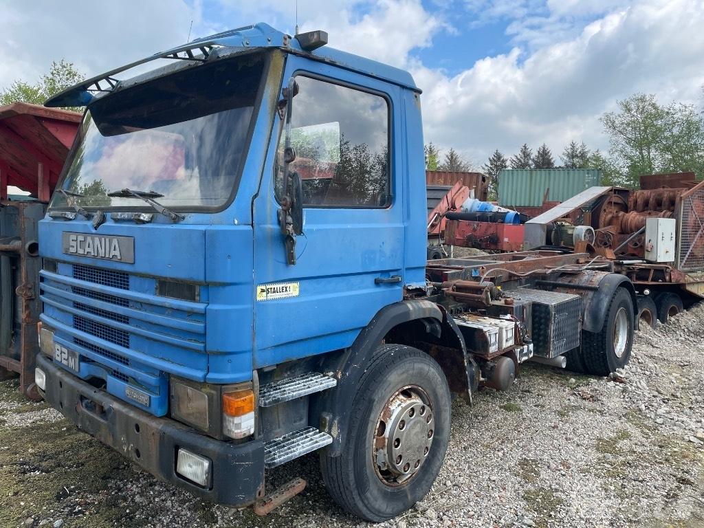 Scania 82M Lanový nosič kontajnerov