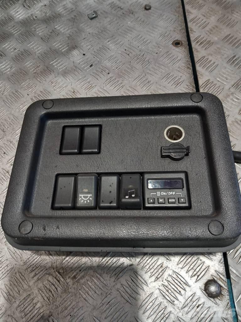 Volvo FH 12    20576730 Kabíny a interiér