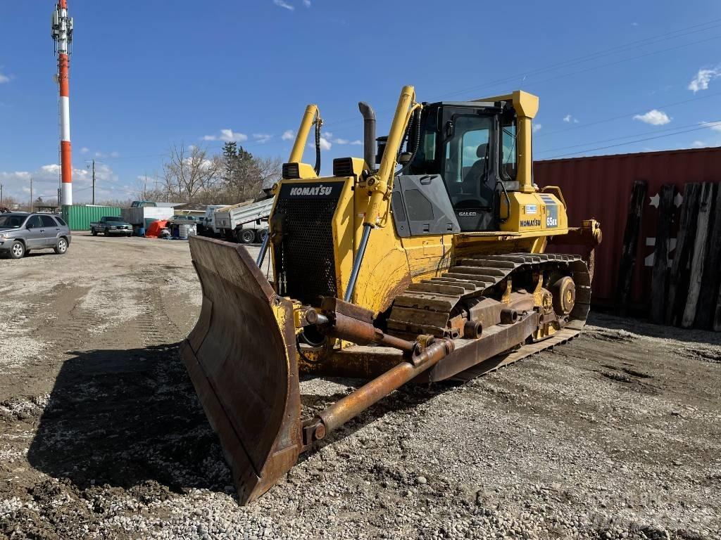 Komatsu D65EX-15 Pásové dozéry