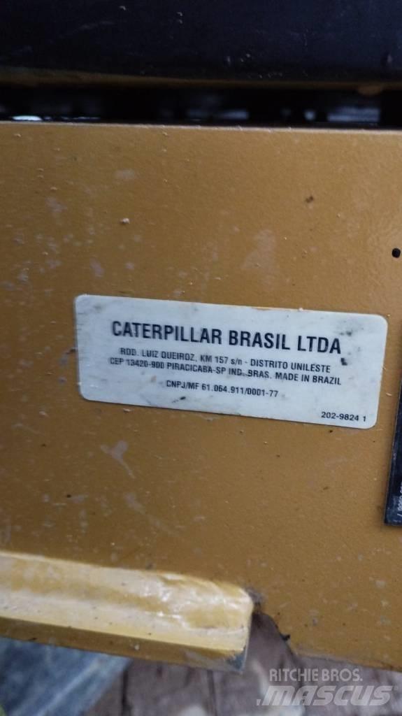 CAT 313D2L Pásové rýpadlá
