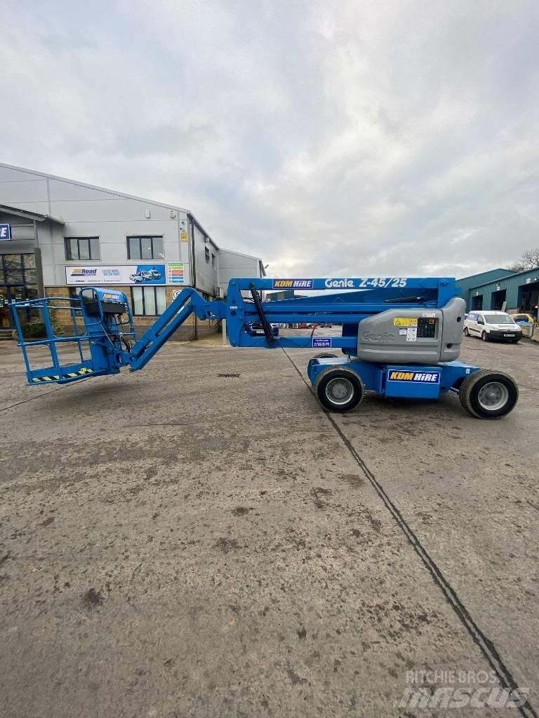 Genie Z 45/25 J Kĺbové plošiny