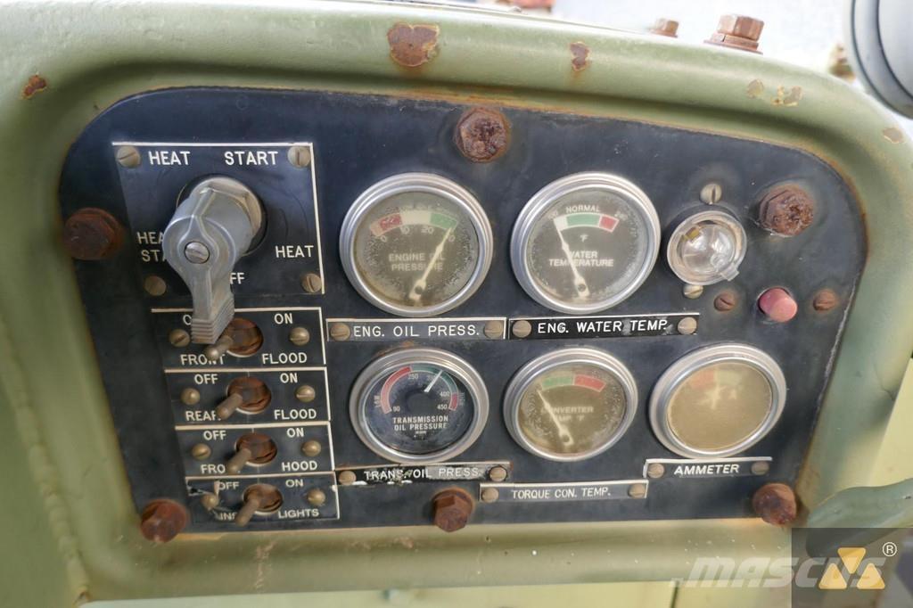 CAT D7F Ex-army Pásové dozéry