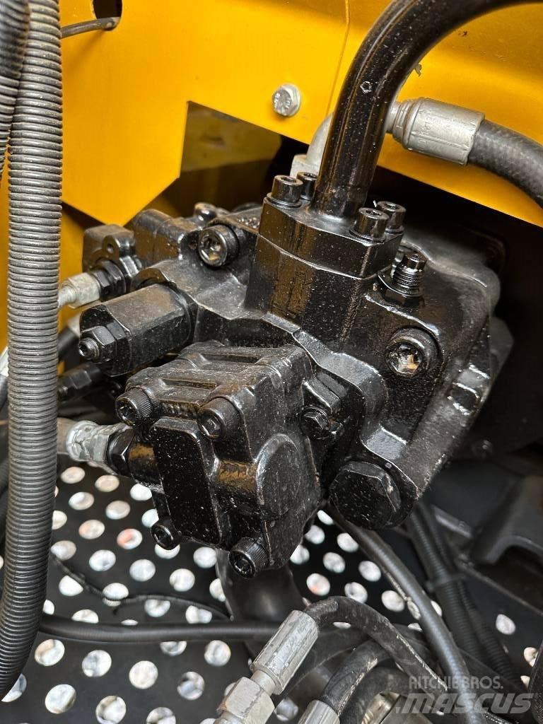XCMG XE 85 DA Midi rýpadlá 7 t - 12 t