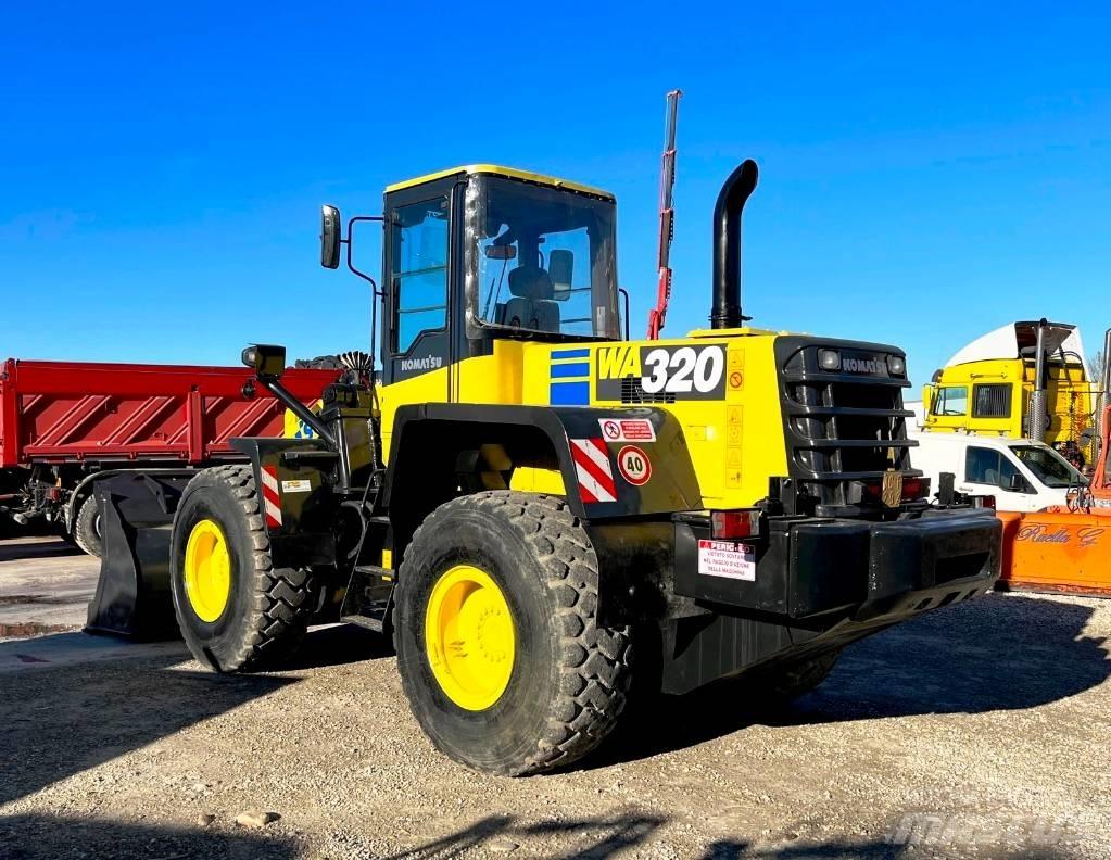 Komatsu WA 320 Kolesové nakladače