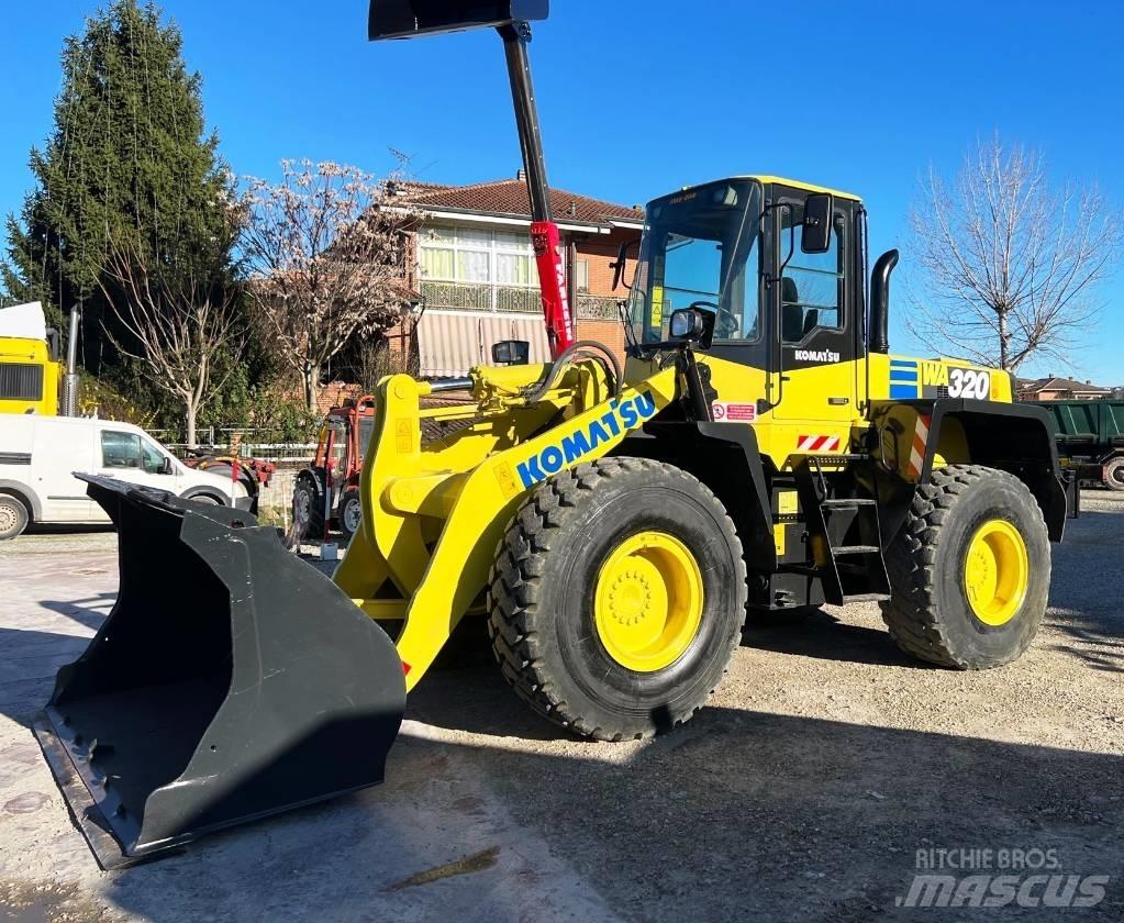 Komatsu WA 320 Kolesové nakladače