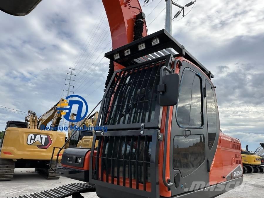 Doosan DX 225 LCA Pásové rýpadlá