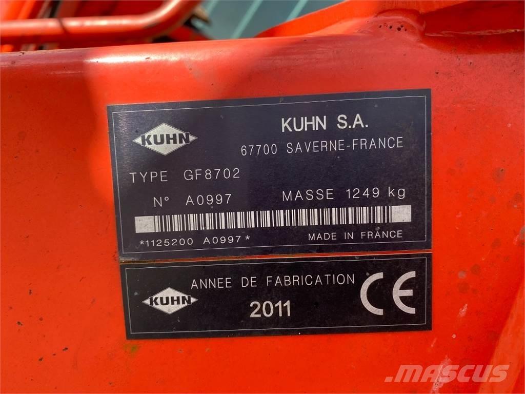 Kuhn GF 8702 Obracače a zhrabovače sena