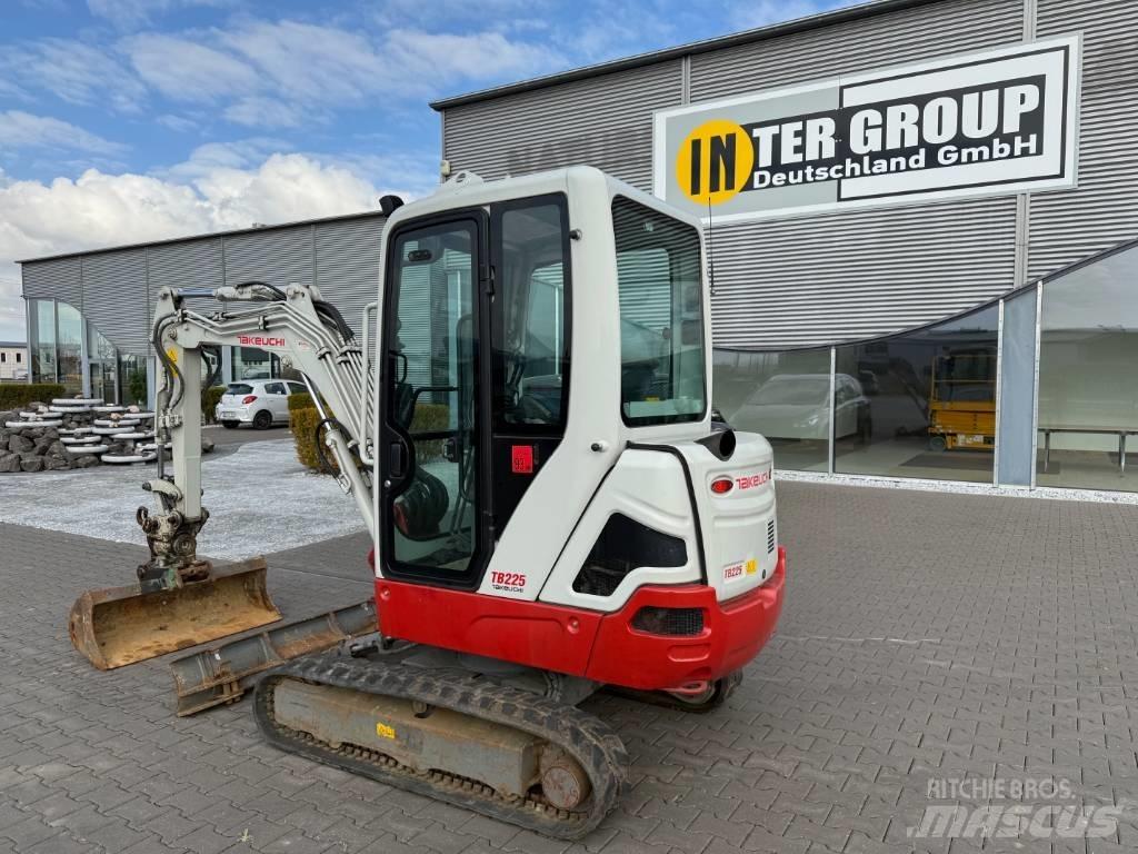 Takeuchi TB 225 V3 Mini rýpadlá < 7t