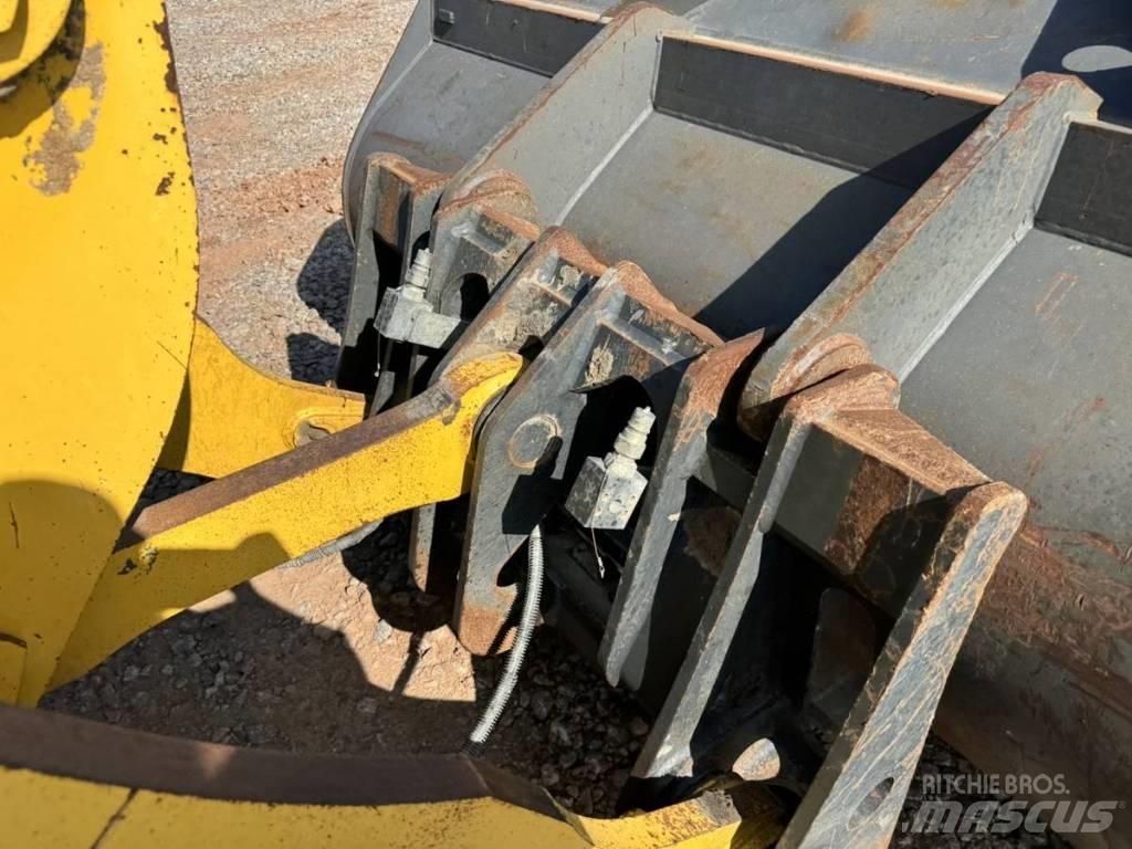 Komatsu WA 320 Kolesové nakladače