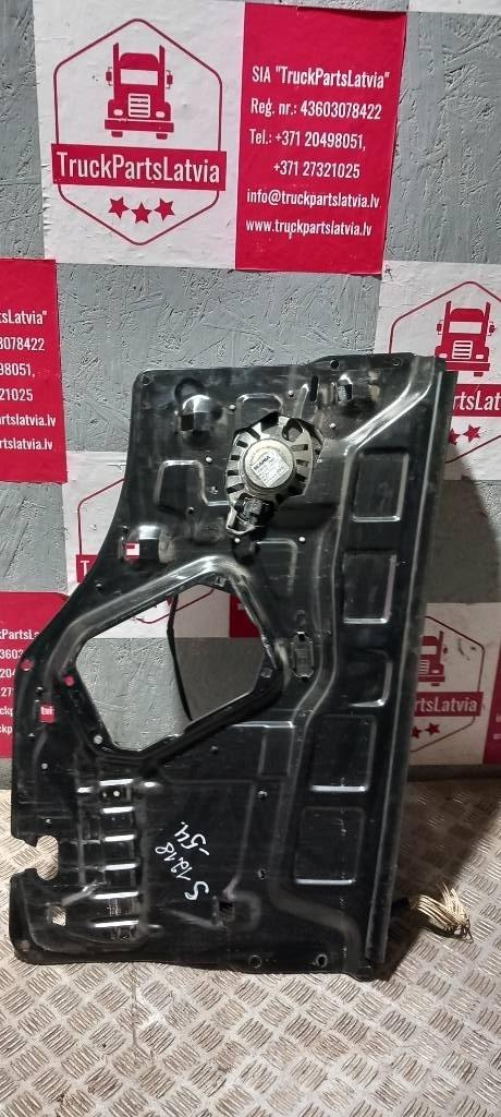 Scania R 440   1534512 Kabíny a interiér