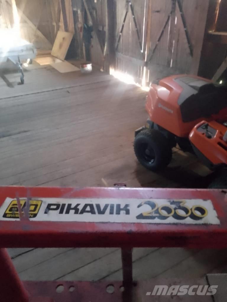 Ålö Pikavik 2030 Čelné nakladače a rýpadlá
