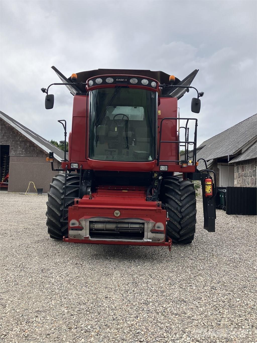 CASE Axial Flow 7130 Kombinované zberacie stroje