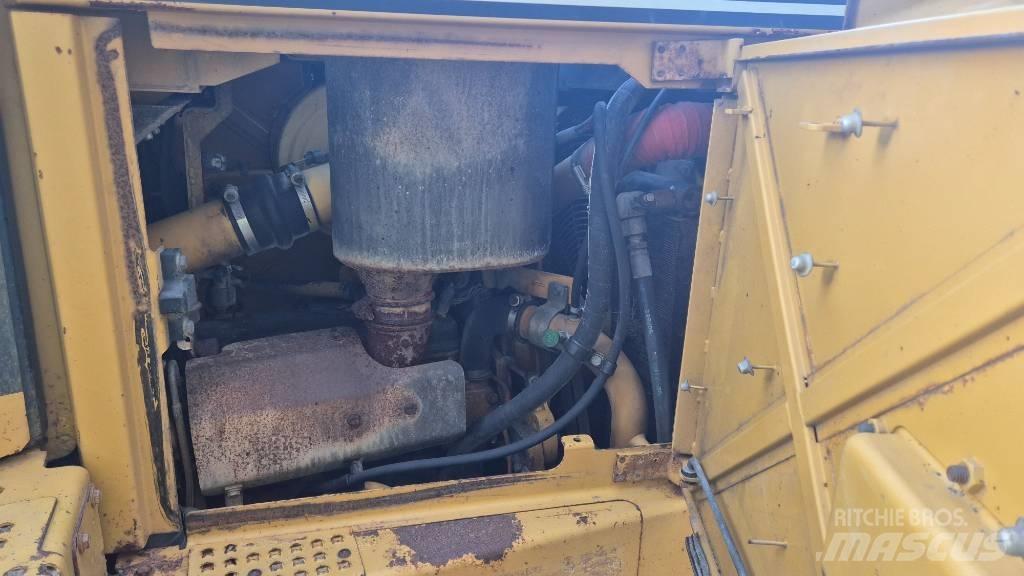 CAT D 6 R LGP Pásové dozéry