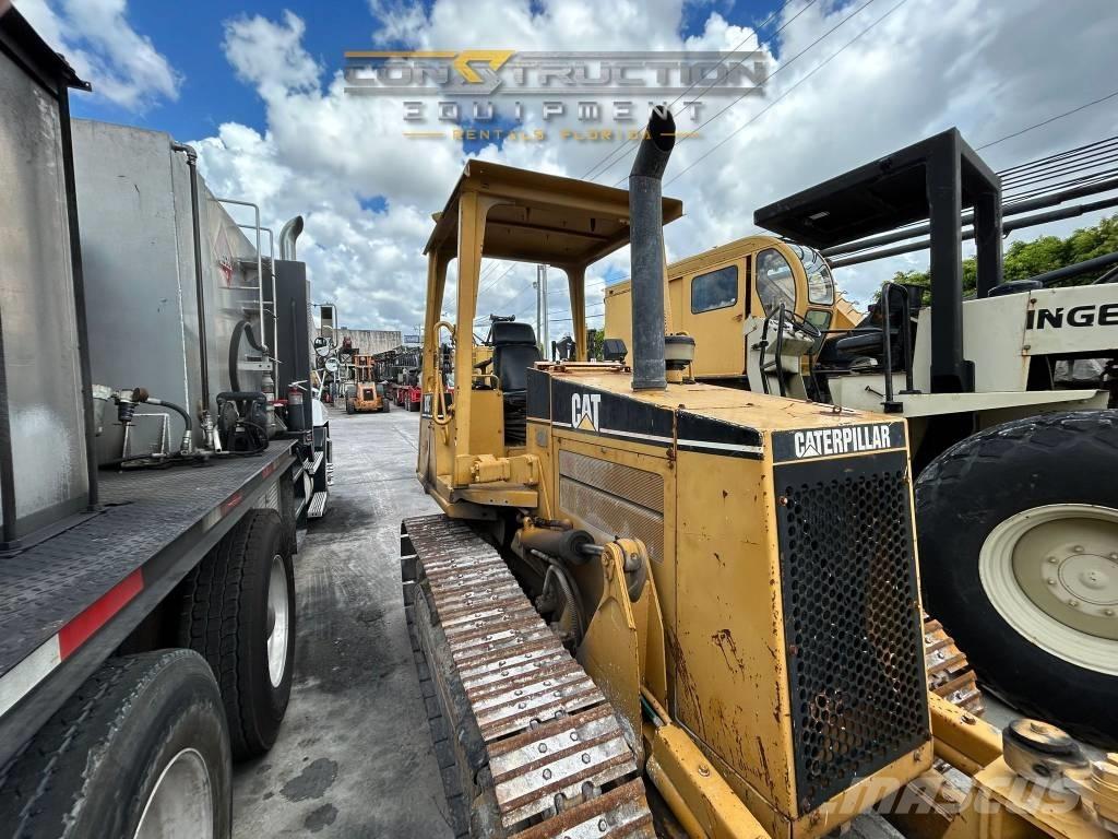 CAT D 3 C III Pásové dozéry