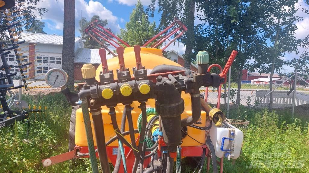 Junkkari 2300/12 Ťahané postrekovače
