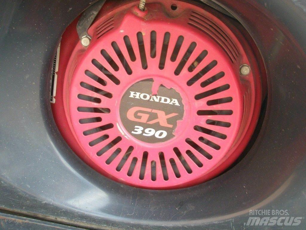 Hinowa HS701 Stavebné sklápače