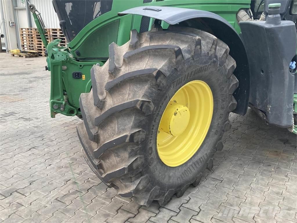 John Deere 6250R Traktory