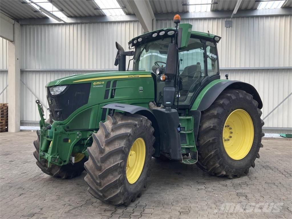 John Deere 6250R Traktory