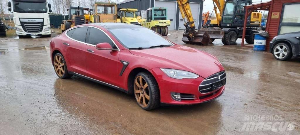 Tesla Model S P85D Automobily