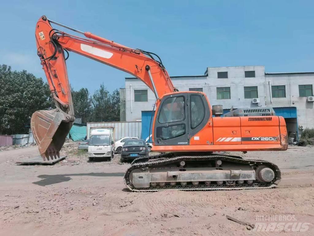 Doosan DX260 Pásové rýpadlá