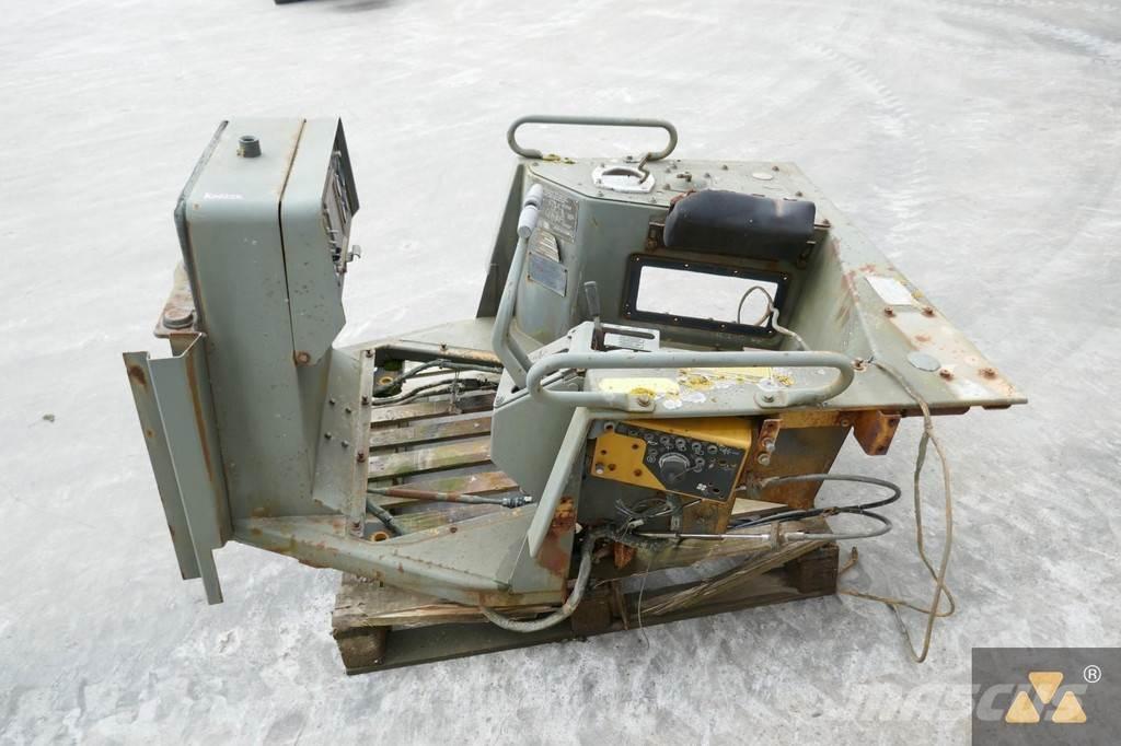 CAT 6T-3309 Kabíny a interiér