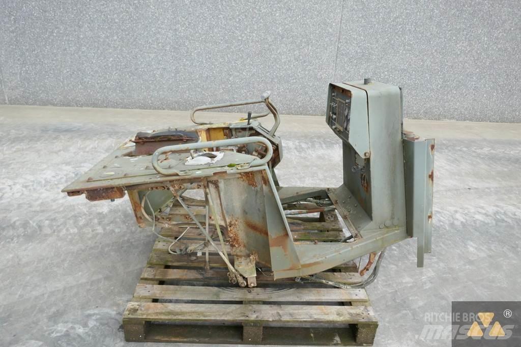 CAT 6T-3309 Kabíny a interiér