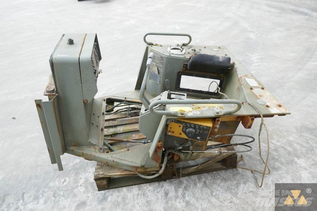 CAT 6T-3309 Kabíny a interiér