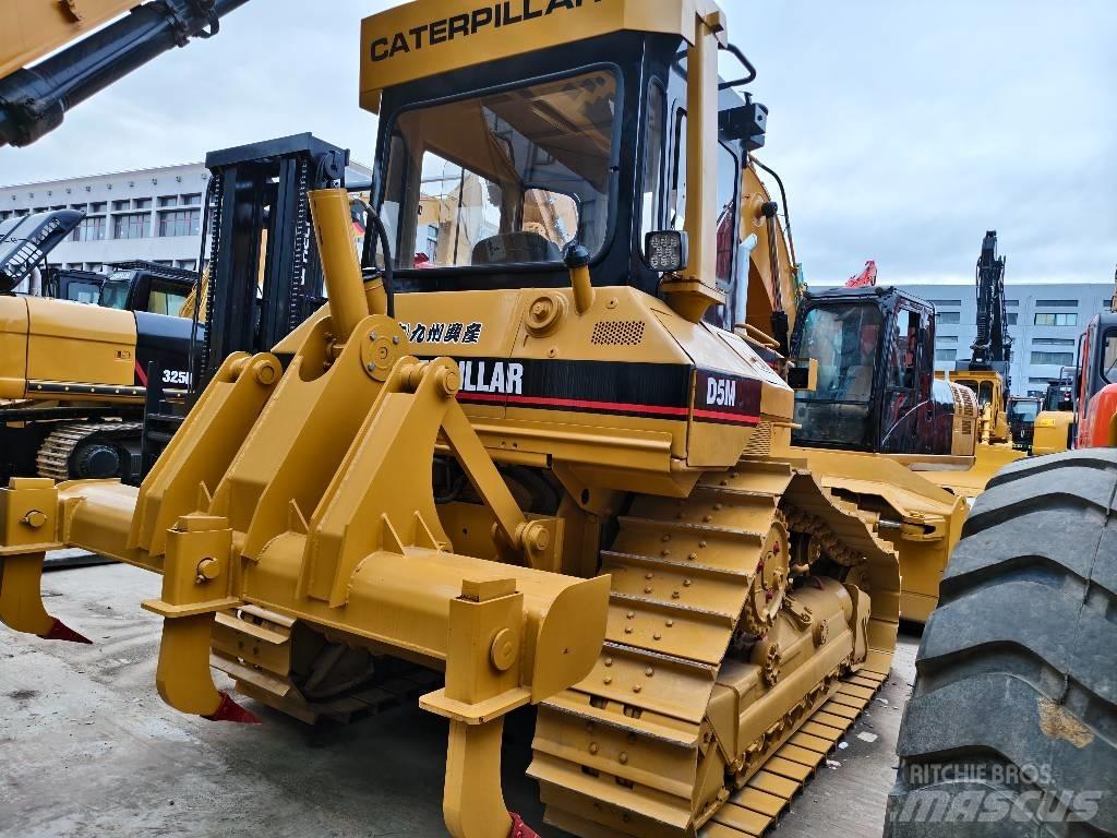 CAT D 5 M Pásové dozéry
