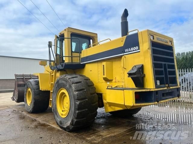 Komatsu WA 600-1 Kolesové nakladače