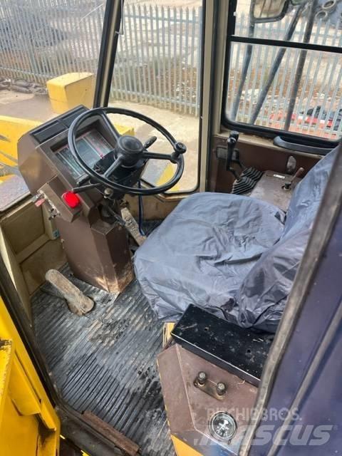 Komatsu WA 600-1 Kolesové nakladače