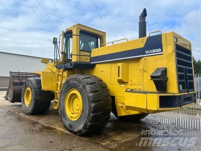 Komatsu WA 600-1 Kolesové nakladače