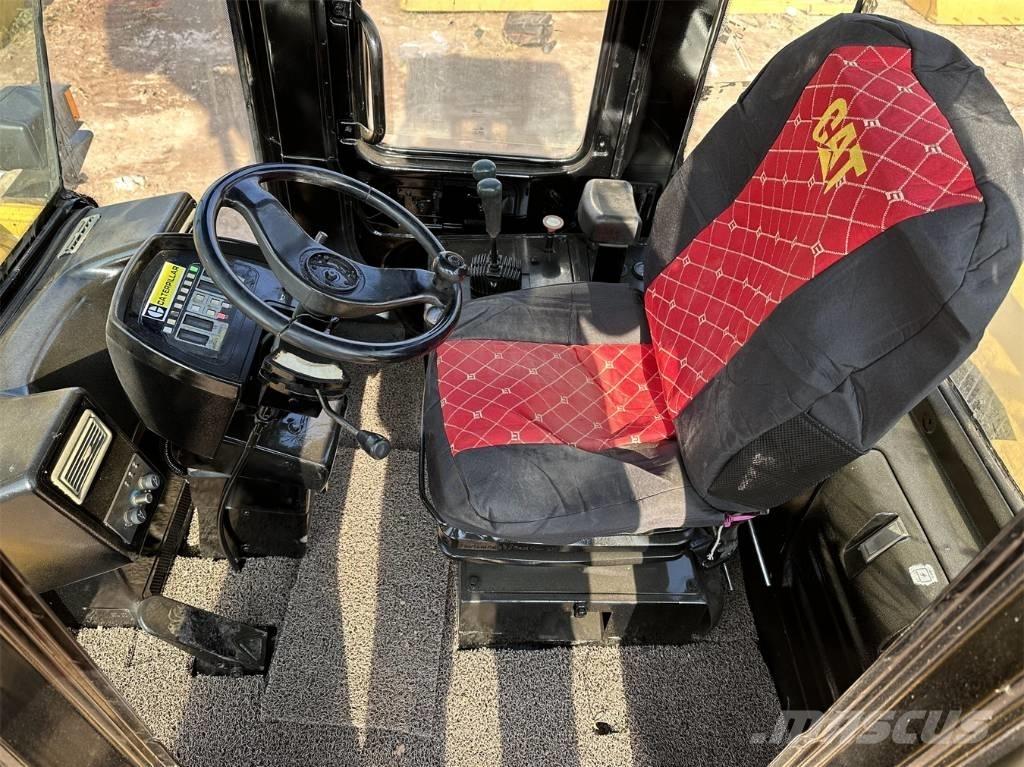 CAT 966G Kolesové nakladače