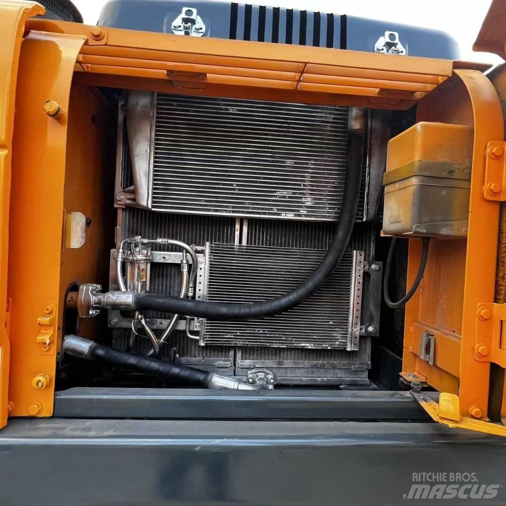 Hyundai R220-9S Pásové rýpadlá