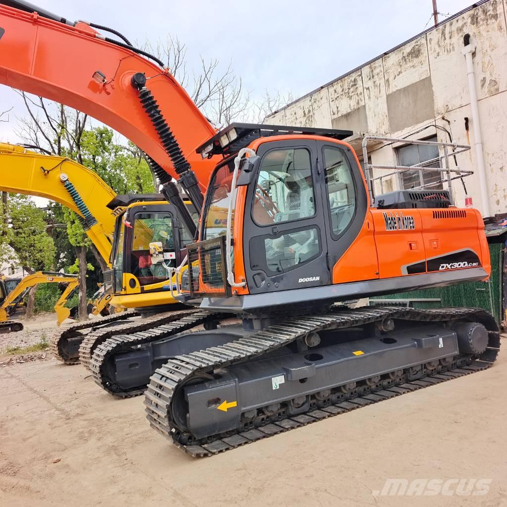 Doosan DX 300 Pásové rýpadlá