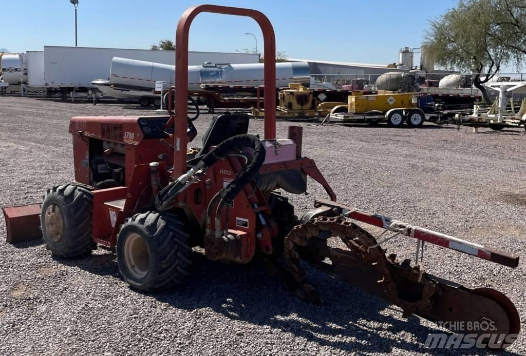 Ditch Witch 3700 DD Rýhovače