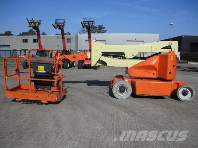 JLG E 400 AJPN (817) Kĺbové plošiny