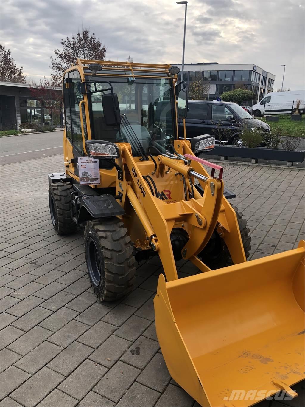  MP-l300 ( Machpro ) Kolesové nakladače