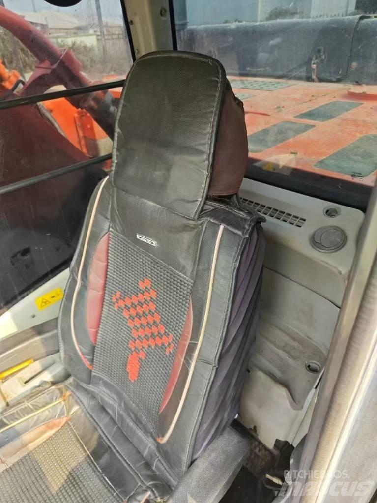 Hitachi 470 Pásové rýpadlá